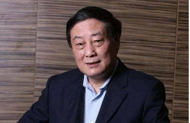 宗庆后42岁那年，还骑着三轮车走街串巷卖冰棍，谁也没想到这个中年男人后来能造出一