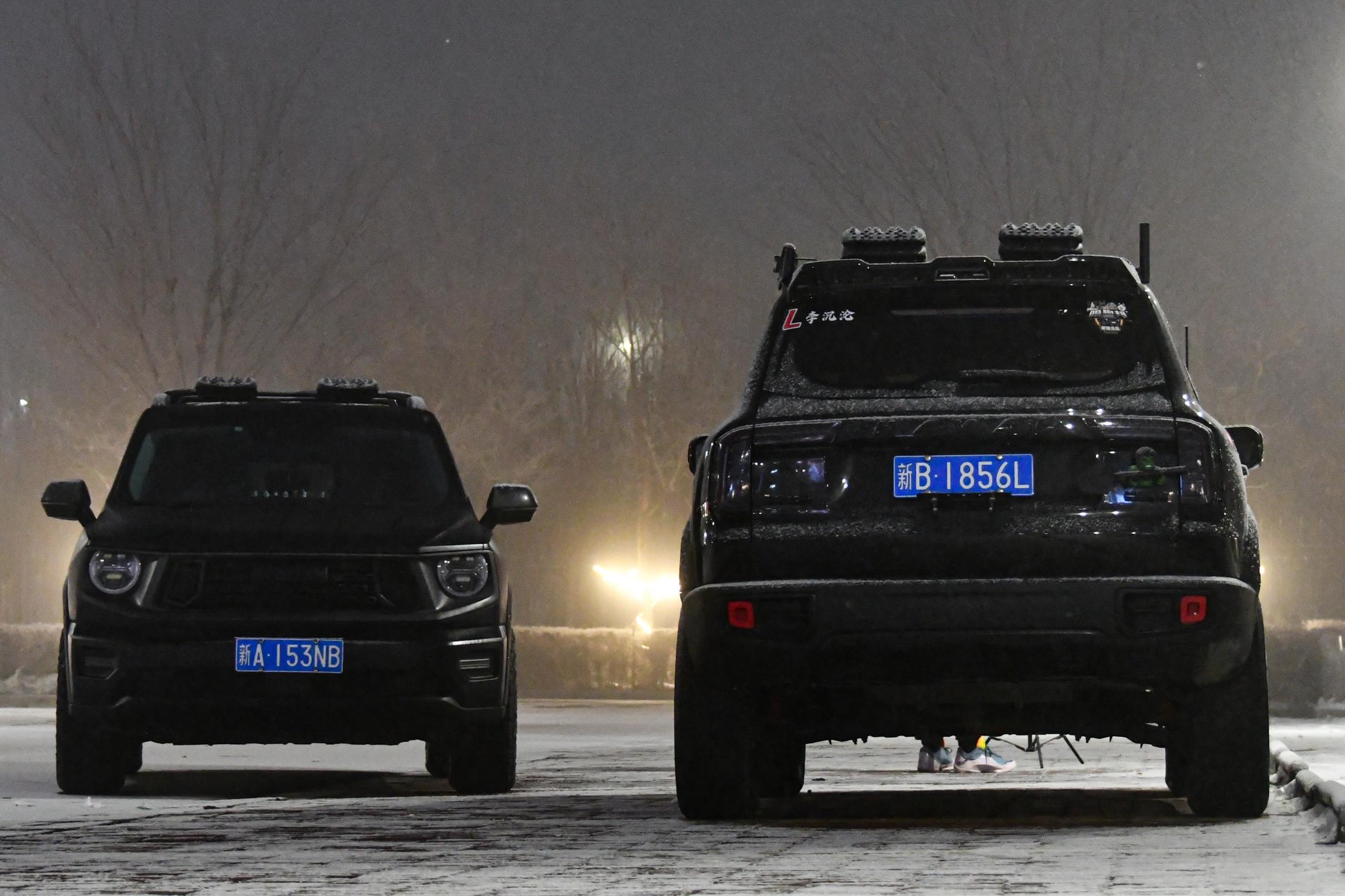 不管是一代还是二代  黑色绝对没错