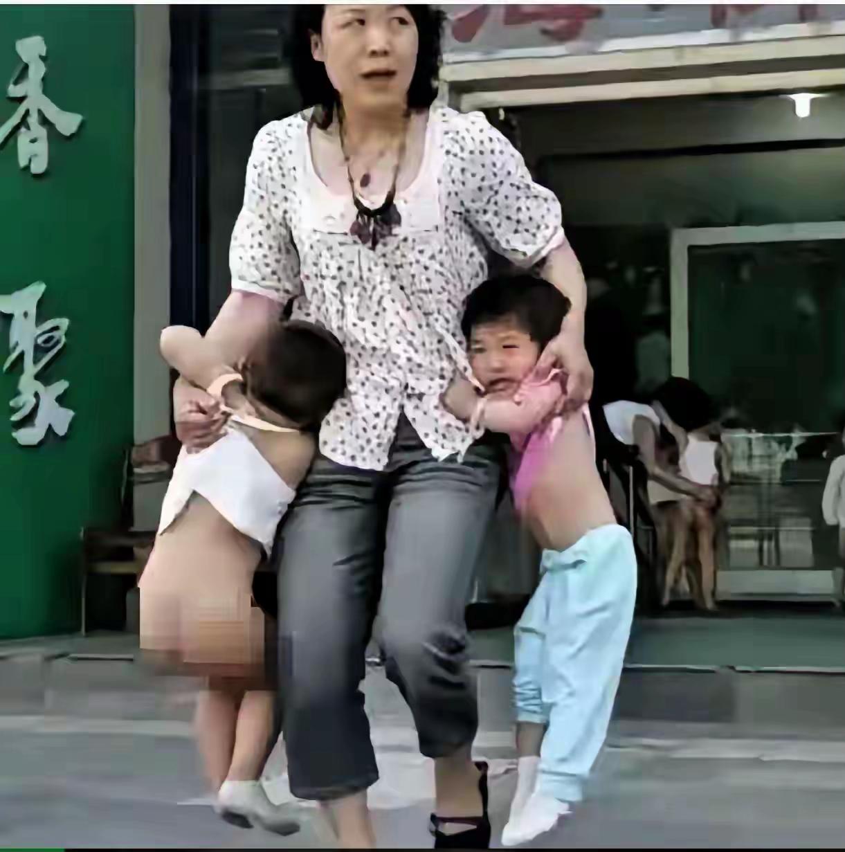 汶川地震被老师舍命救下的两个孩子，十几年坚守，写尽了最动人的知恩图报

汶川地震