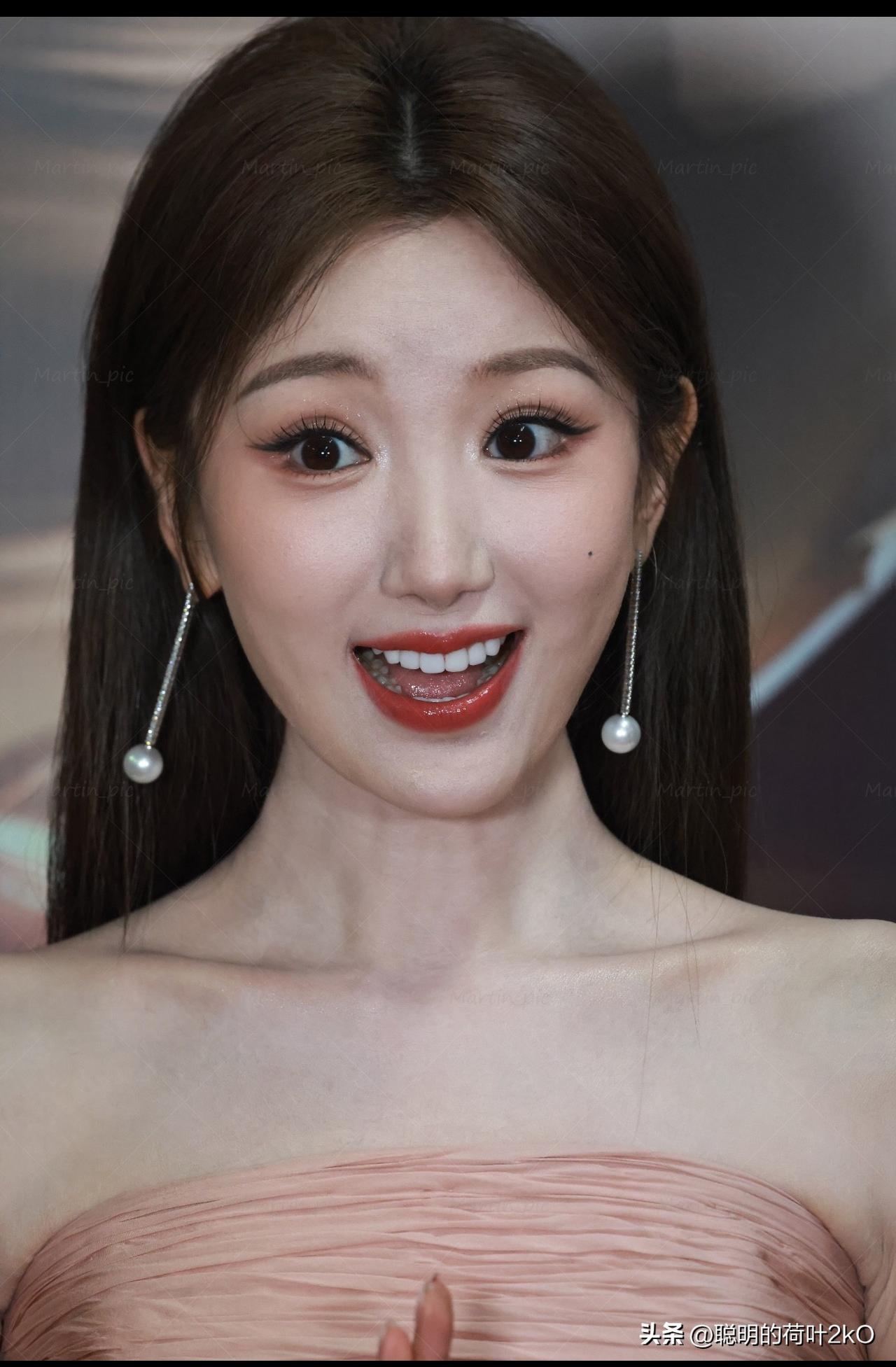 毛晓彤好俏皮可爱的小表情