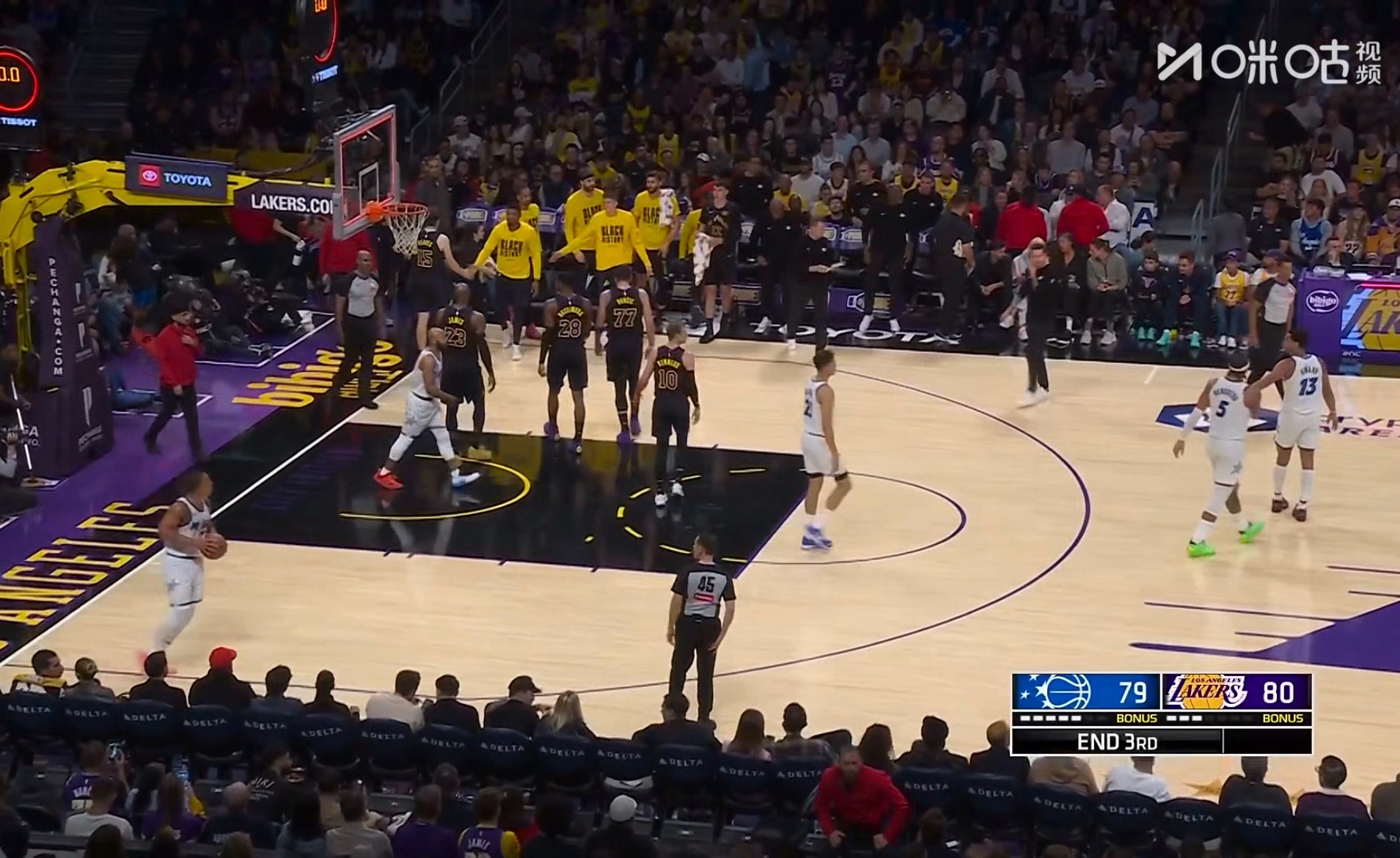 湖人领先1分进入第四节 