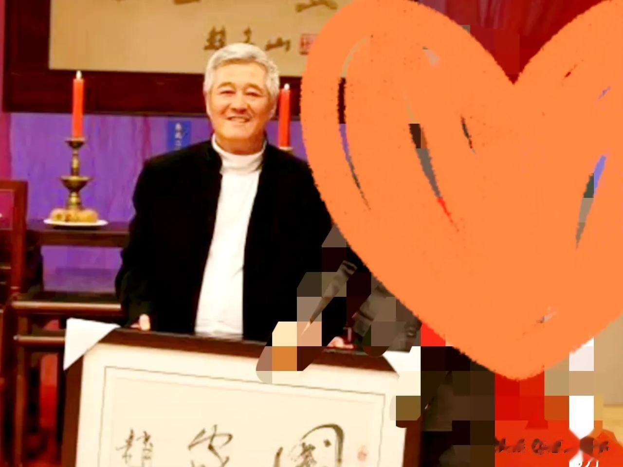 下面是一位网红的数据信息，大家能猜出他是谁吗？

1.曾是一位脱口秀喜剧演员

