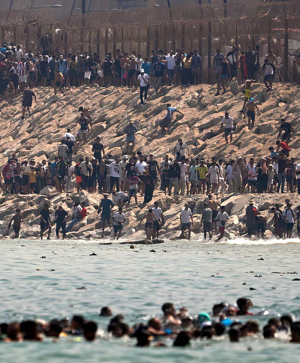 5万人同时冲垮西班牙防线，这场危机，被指背后策划就是以色列。
7月30日起，约5