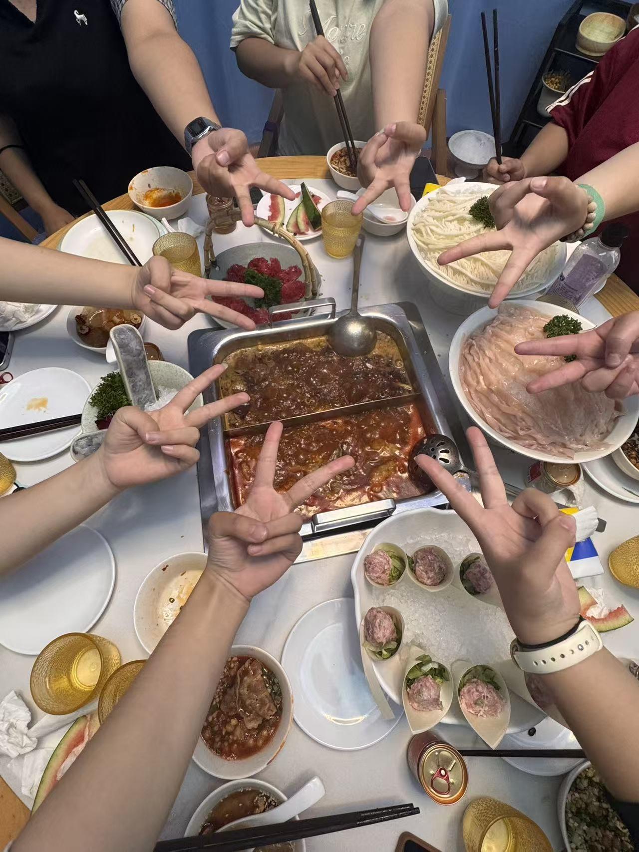 我们都知道彼此不完美，也知道这段关系曾经把两个人伤得很重，但我仍然选择你，你也仍