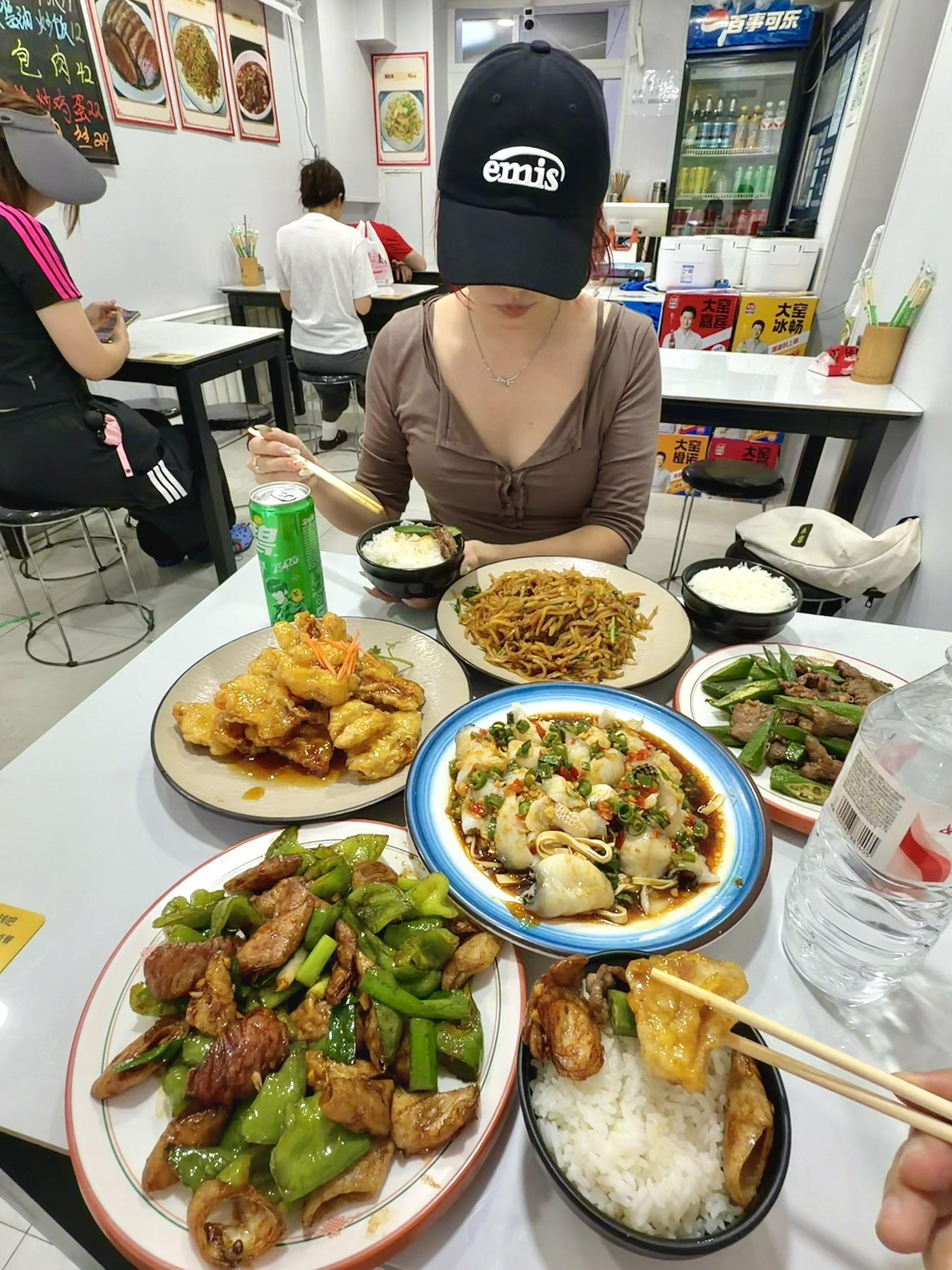 大连本地人私藏！这家家常小馆太下饭✨。就在时代广场附近，大连干饭人会私...