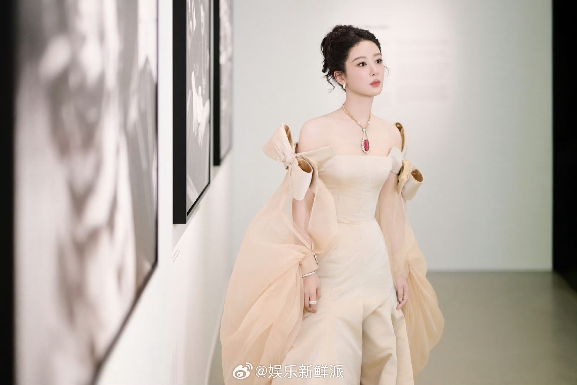 派酱安利杨紫妆造水平 那还有啥好说的美的好安心吧内敛沉稳的气质呼之欲出了完全大女
