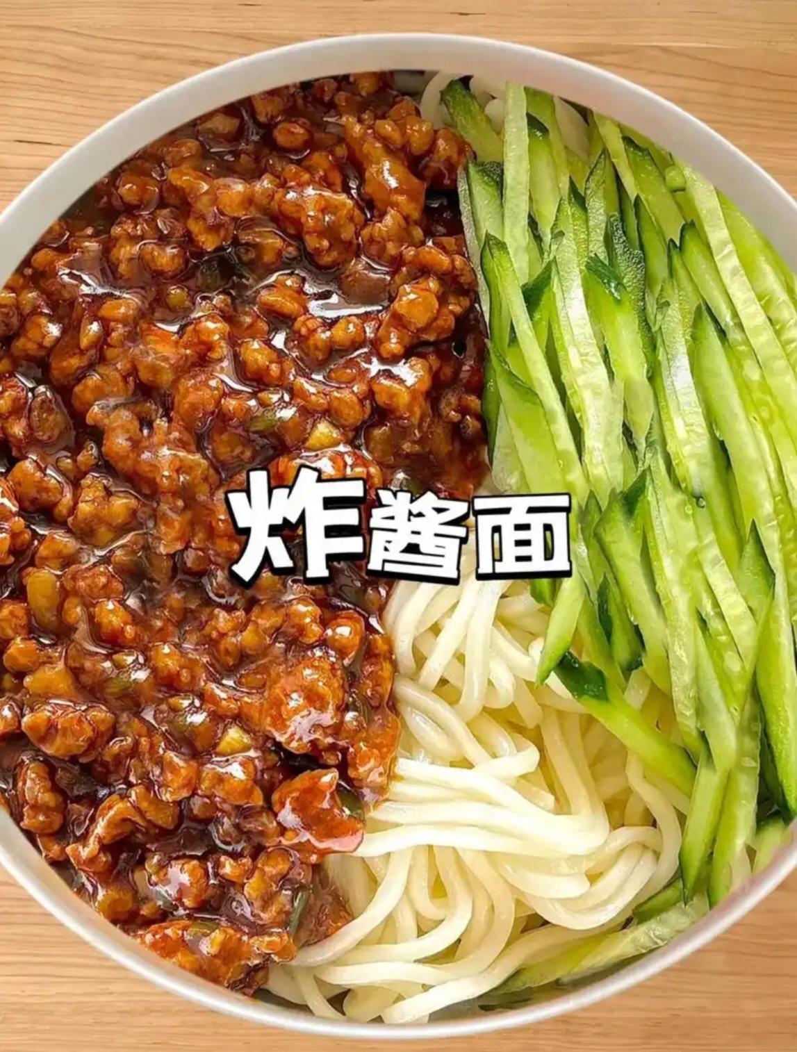 去年“五一”我去天津。
天津有个我上初中的同学，她退休后一直在天津跟女儿在一起生