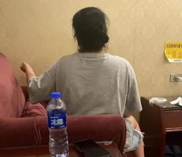 巴厘岛死亡男子母亲发声：不认同印尼警方结果，儿子曾向我求救过
5月1日，巴厘岛金