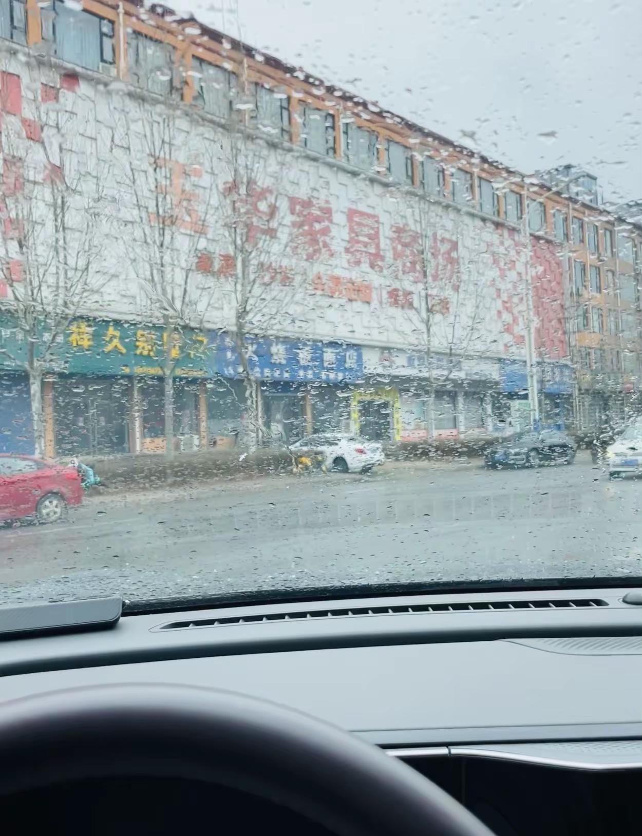 突然没那么多想要的了，只想安安稳稳的生活一年又一年。。。。。。