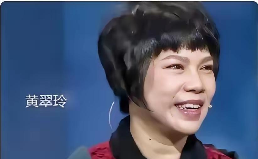 [月亮]2003年，广州保姆李玉娟在拆洗沙发套时，突然被沙发缝里的硬物硌了一下。
