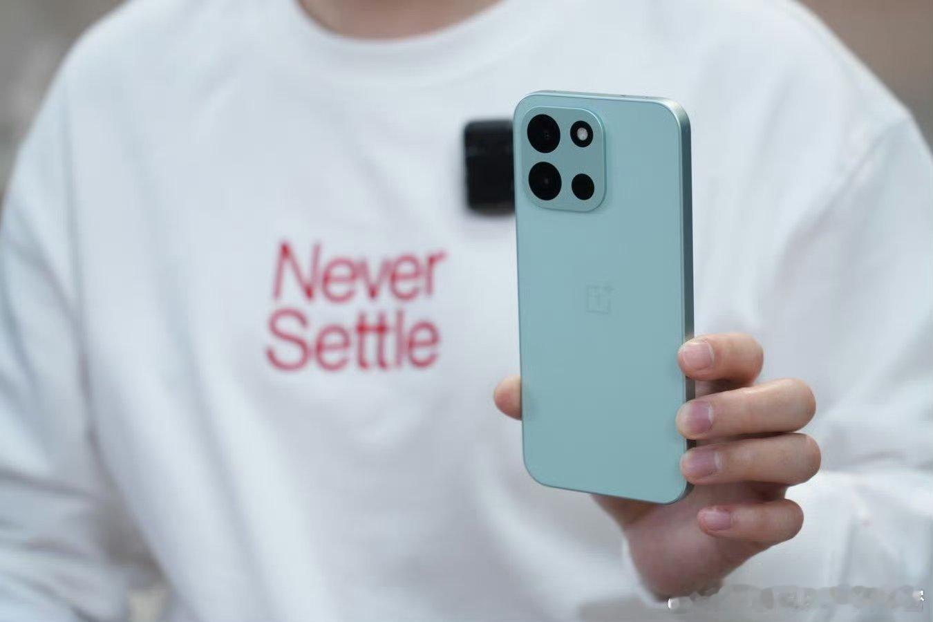 一加turbo一加 Turbo 6正式亮相，以同级别独有的1.5K 165Hz刷