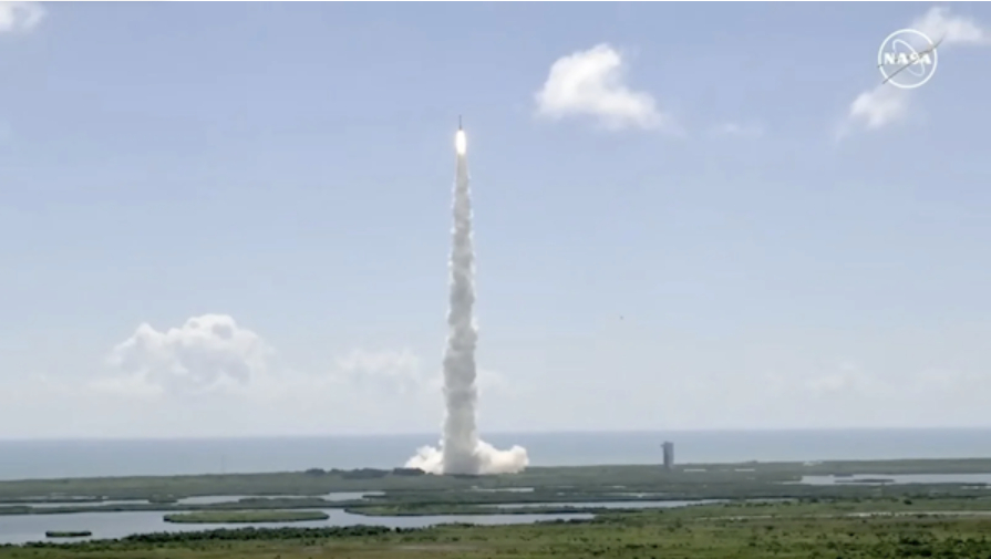 【美国波音公司“星际客机”飞船数次推迟发射后开启载人首飞】据新华社报道，北京时间