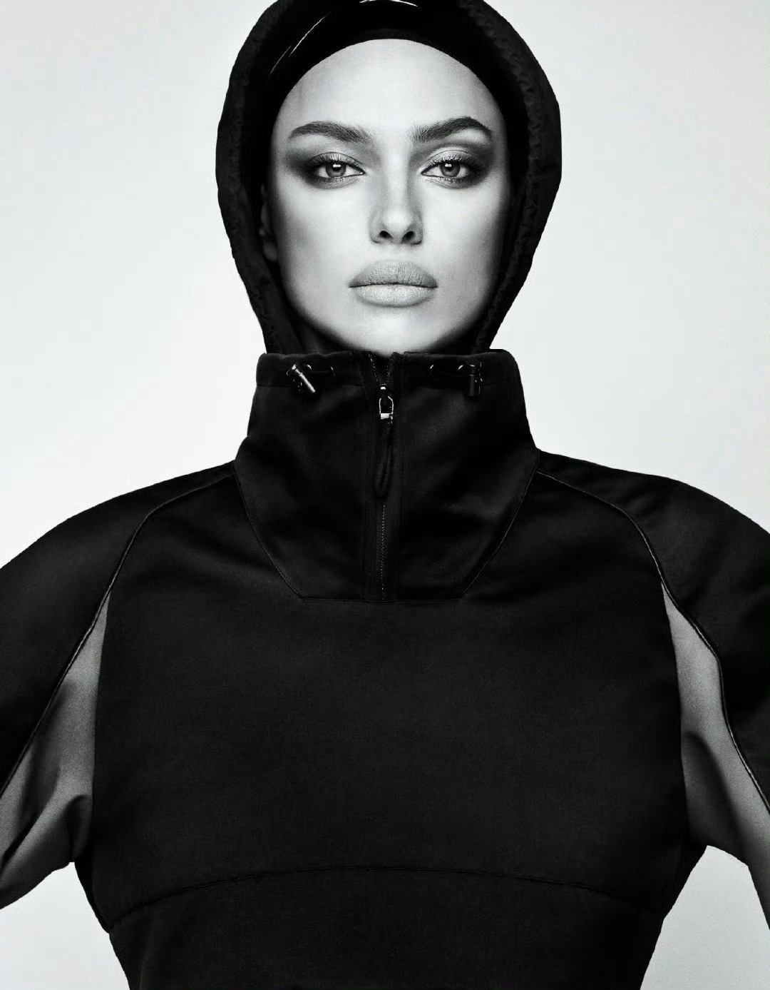 Irina Shayk for Vogue Japan摄影：Luigi Mure