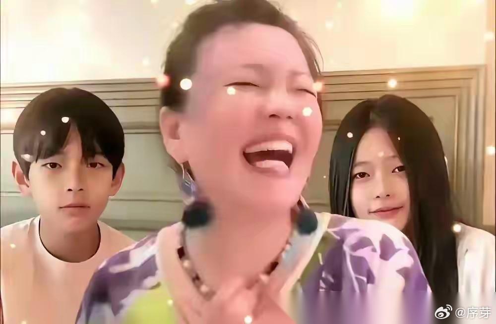 𣎴到一周时间，张兰便收到了远在彼岸孙女孙子的两份邀请，小玥儿和小霖霖一个比一个