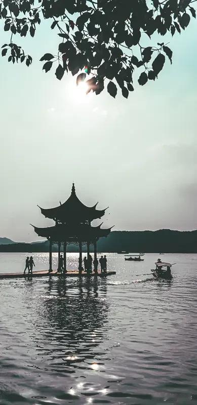 要说能代表我家乡重庆的景点，磁器口古镇绝对首当其冲。“一座磁器口，半城重庆魂”，