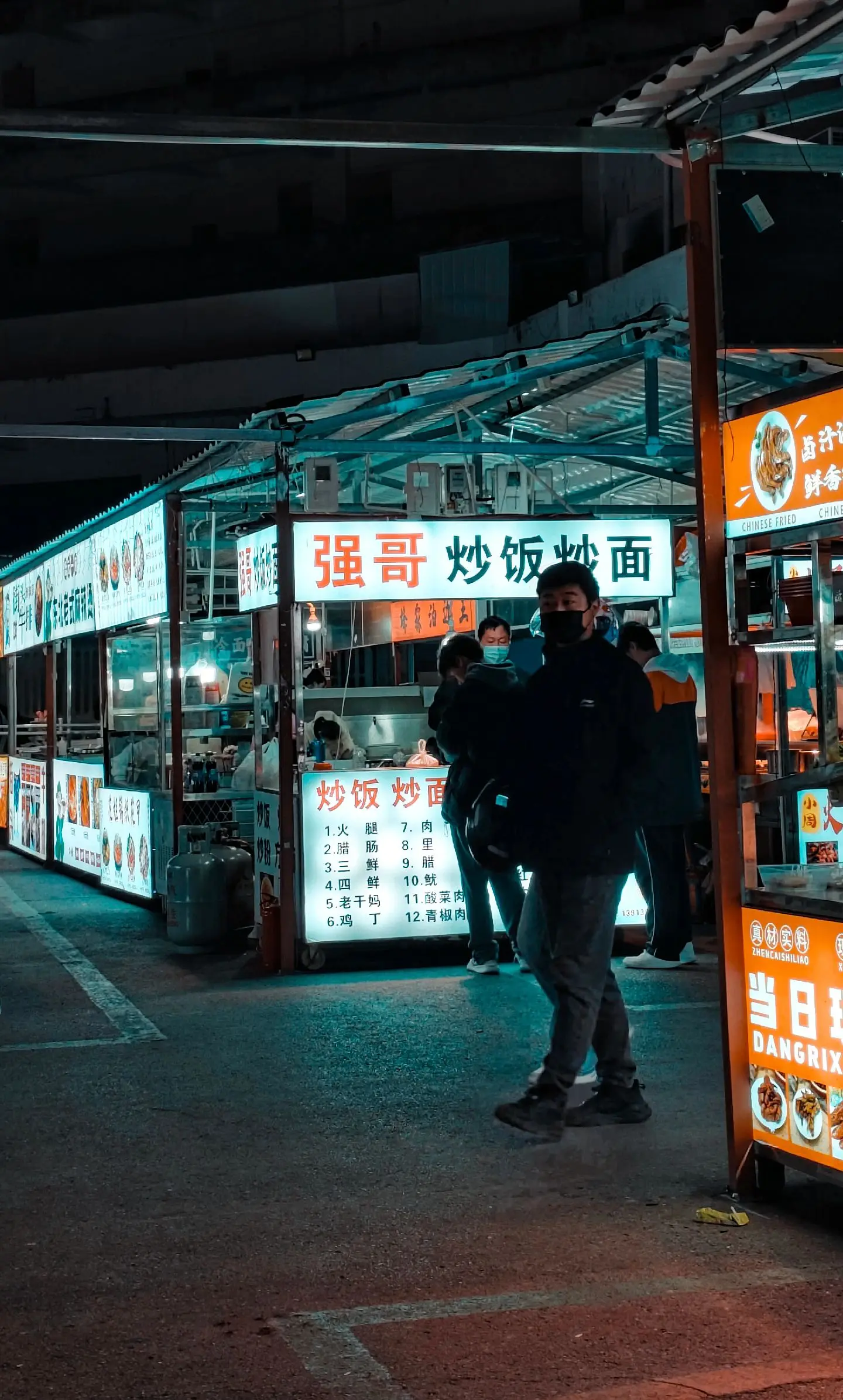 溧水的夜市，也叫老车站夜市。