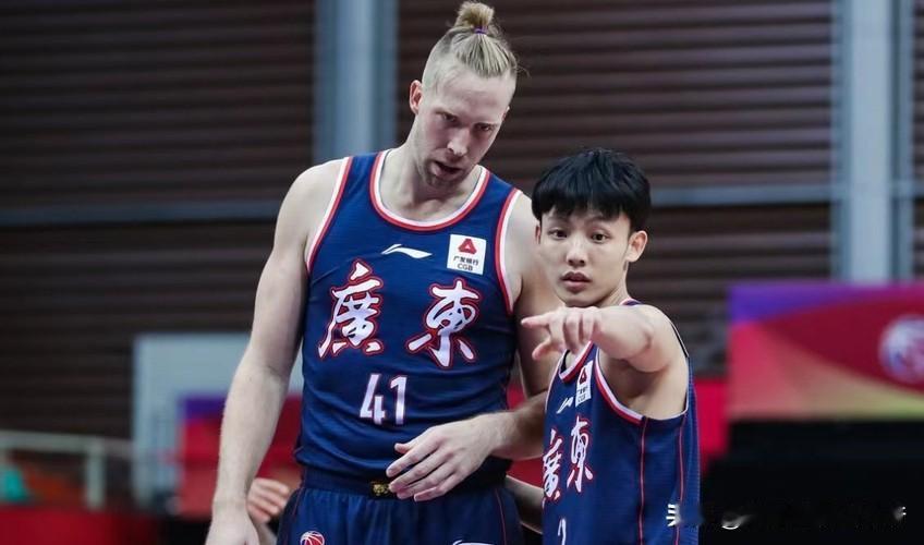 广东宏远自易建联、马尚和威姆斯三驾马车退役和离队后，广东宏远就再也难于回到夺冠时