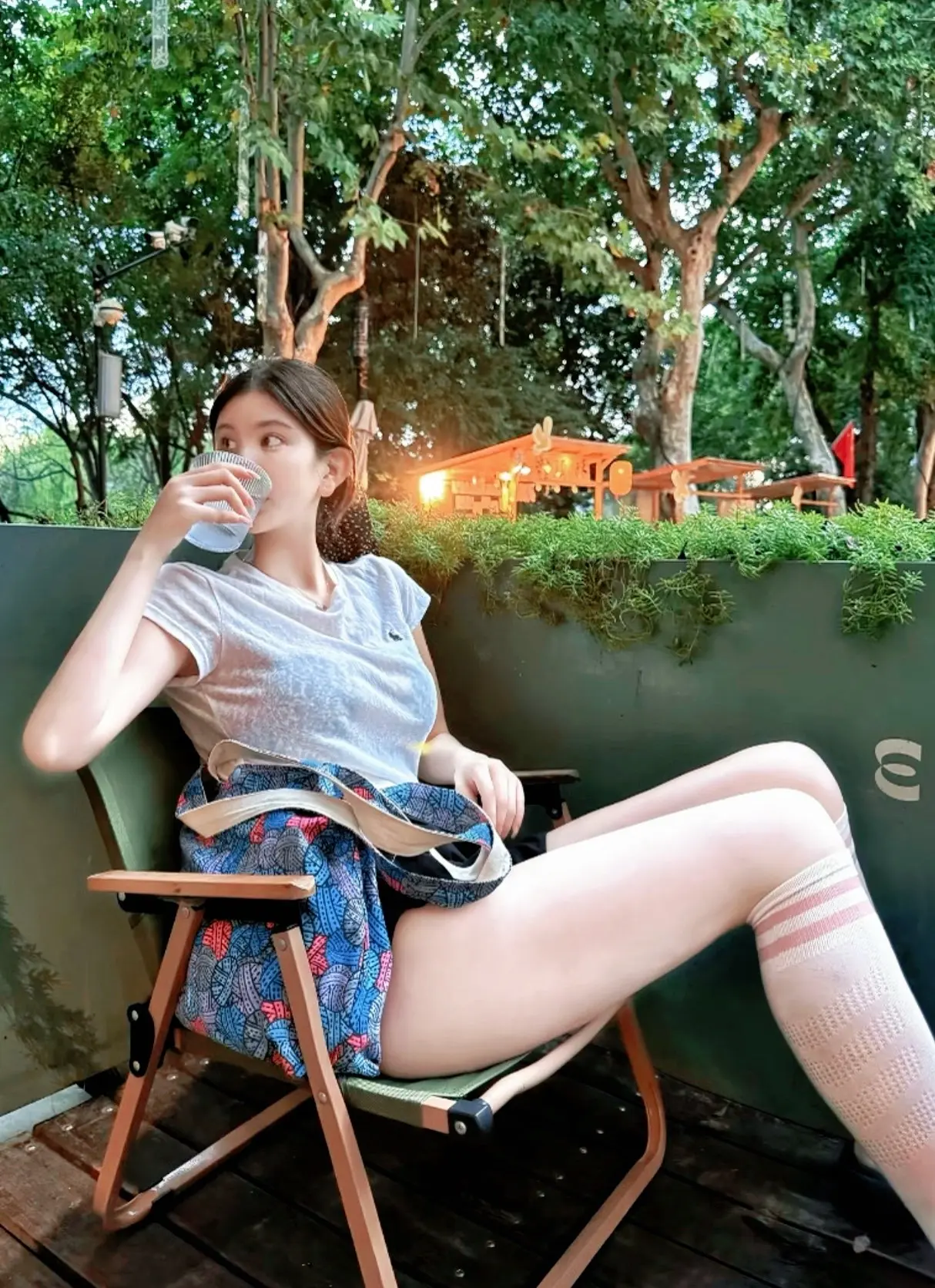 穿搭哪有什么公式呀。夏日穿搭的尽头，果然还是极简风最舒服🩵 最近的御...