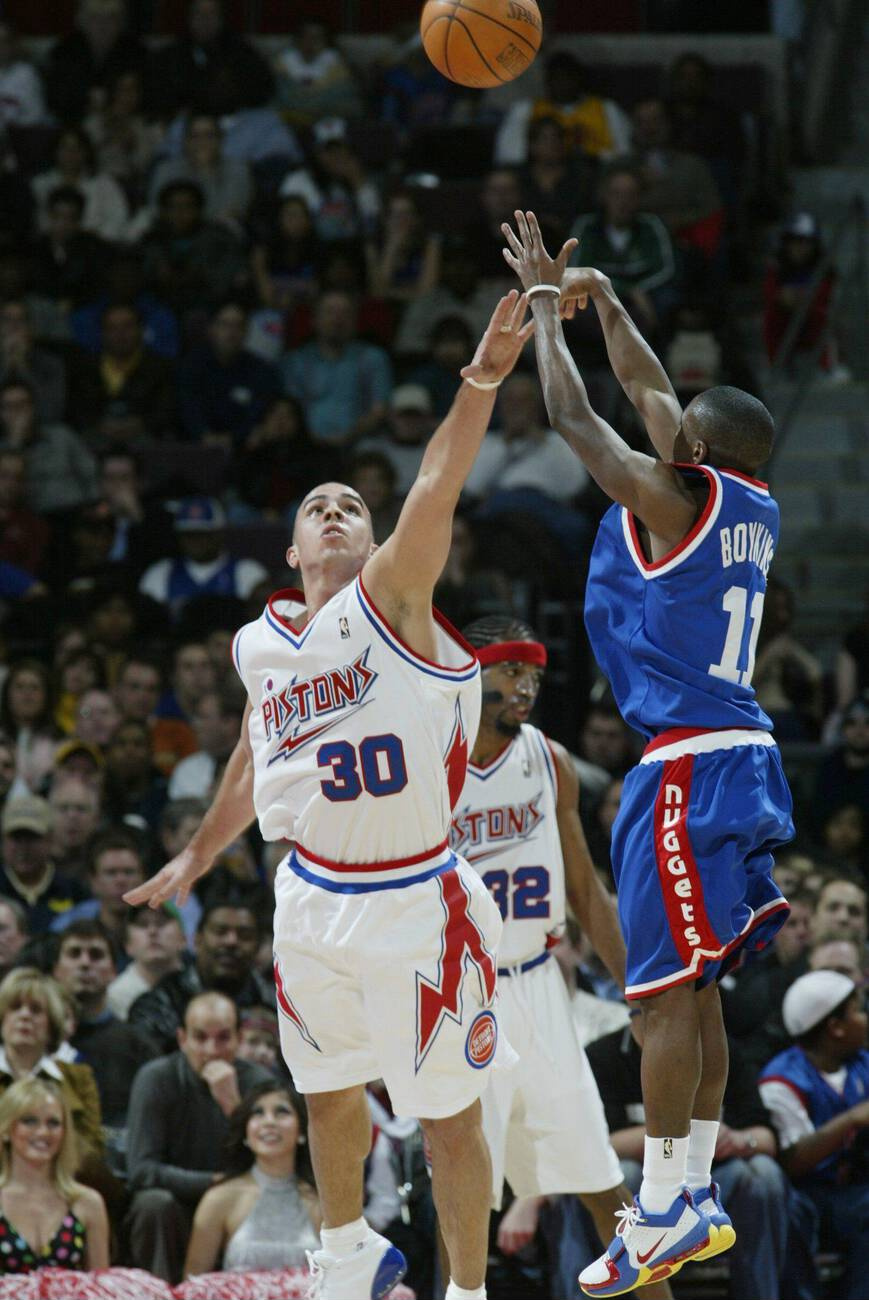 Earl Boykins 复古之夜 还有专属PE配色鞋控的日常  老照片中的球员