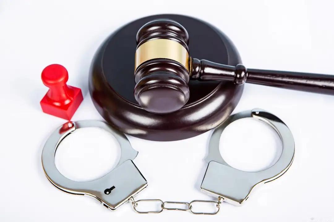 男子长期偷窥女室友，把摄像头装进其卧室，被判拘役六个月
一个安全的居住空间对每个