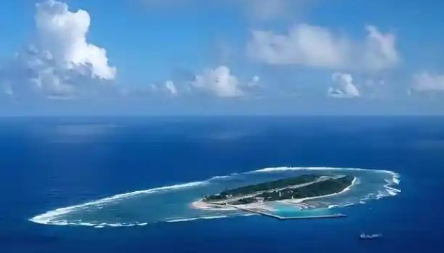 日本最近又跳出来拿南海仲裁说事，外相茂木敏充指着中国鼻子骂“不守国际法”。结果中