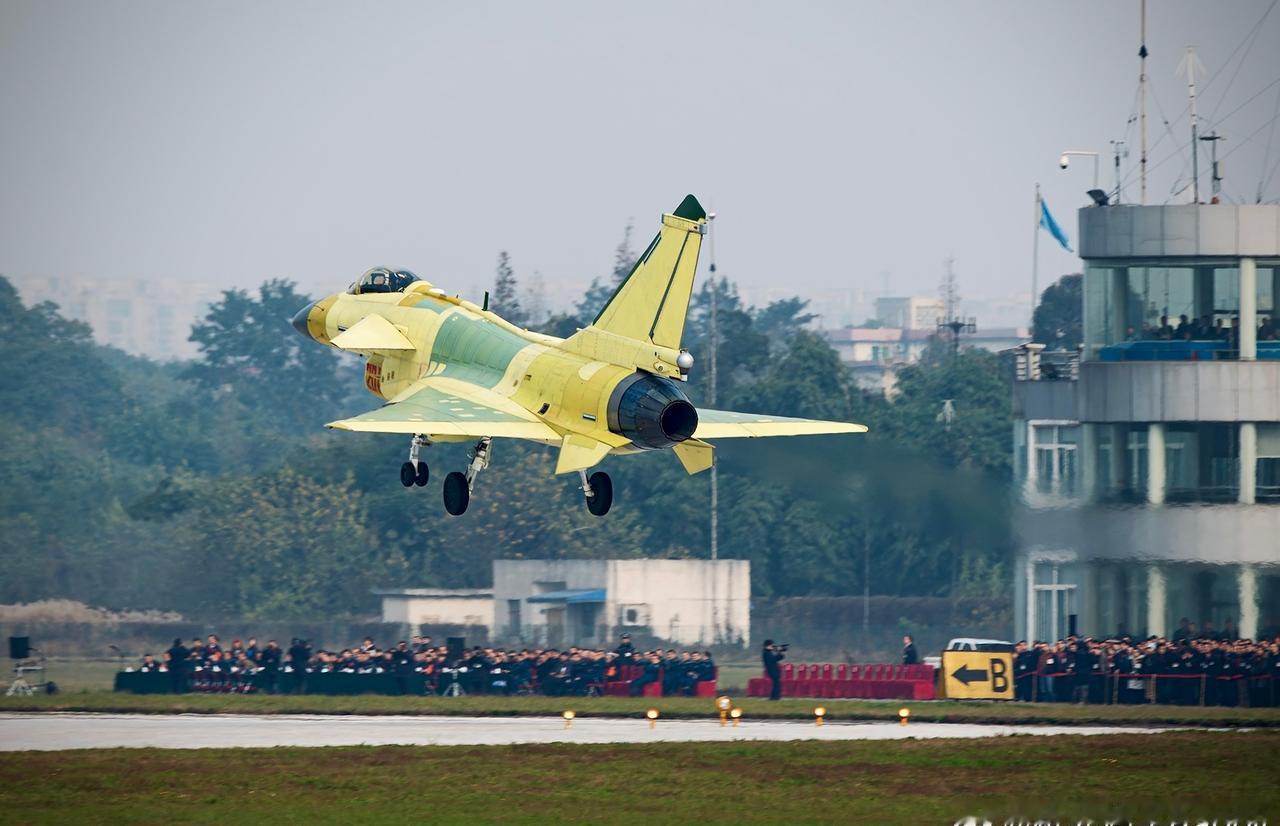 龙腾东方，威震寰宇！
歼10C首飞十二周年！ ​​​