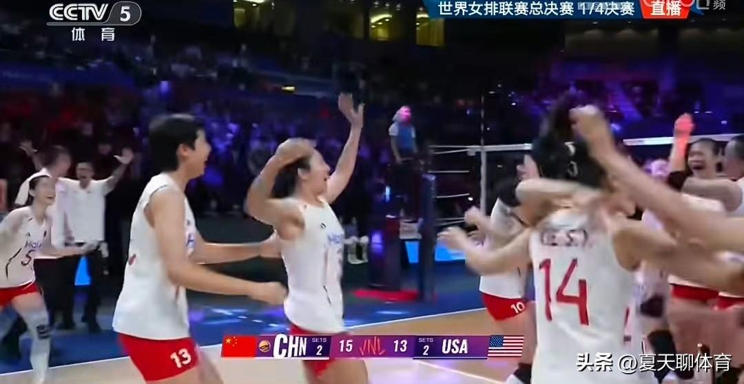 还是会热泪盈眶[流泪]中国女排昨晚爆冷赢了美国女排后，中国女排上了很多热搜，“刁