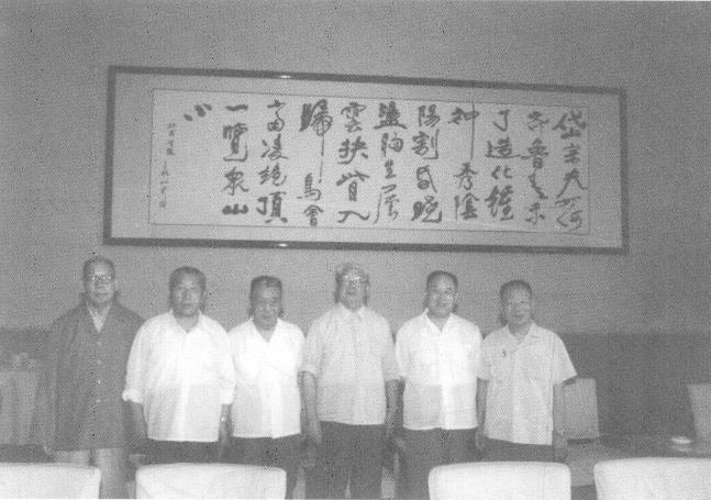 1987年，马忠全(左三)与陈锡联(左四)、李德生(左五)、郑国仲(左二)等合影