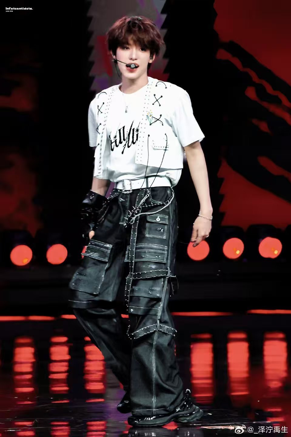 张泽禹首专秒切第一 热烈祝贺张泽禹首专单人封面秒切第一！用实力说话，用作品圈粉，