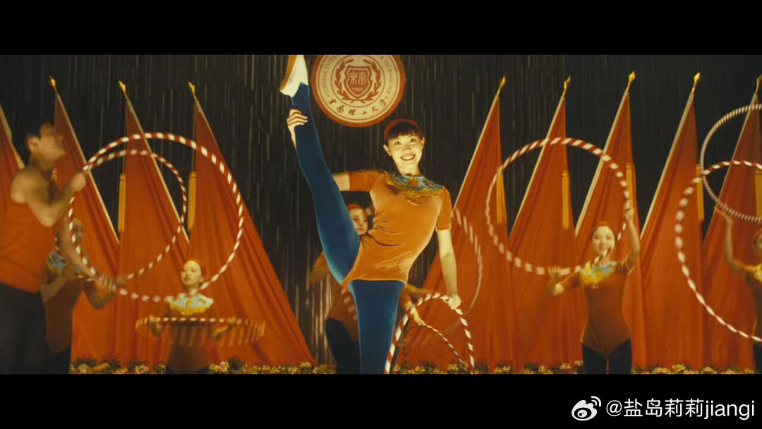 王佳佳江疏影13年前后同框对比从《致青春》的青涩同学到《昨夜将至》的硬核闺蜜王佳