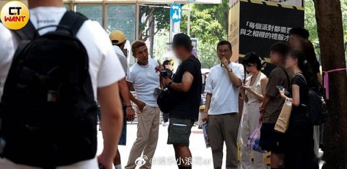 沈玉琳禁烟区抽烟 据台媒，沈玉琳被拍到在录制节目时禁烟区抽烟，当天还是禁烟日。 