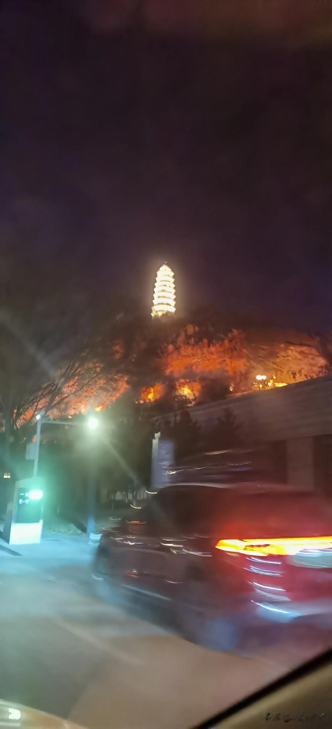 来延安，路过宝塔山，吃饸饹面！