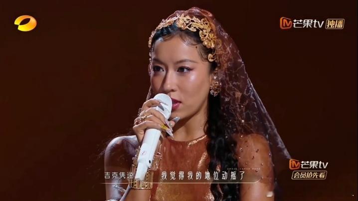 吉克隽逸原唱地位被动摇了舞者和吉克隽逸现场抢歌舞蹈新风暴 看吉克隽逸和舞者这个舞