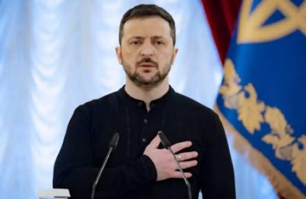 世界上没有人可以嘲笑泽连斯基，当所有人都在说泽连斯基只是一个演员的时候，乌克兰人