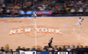 詹姆斯和浓眉“两连扣”，休息过后就是不一样！
北京时间2月4日，湖人与尼克斯的比