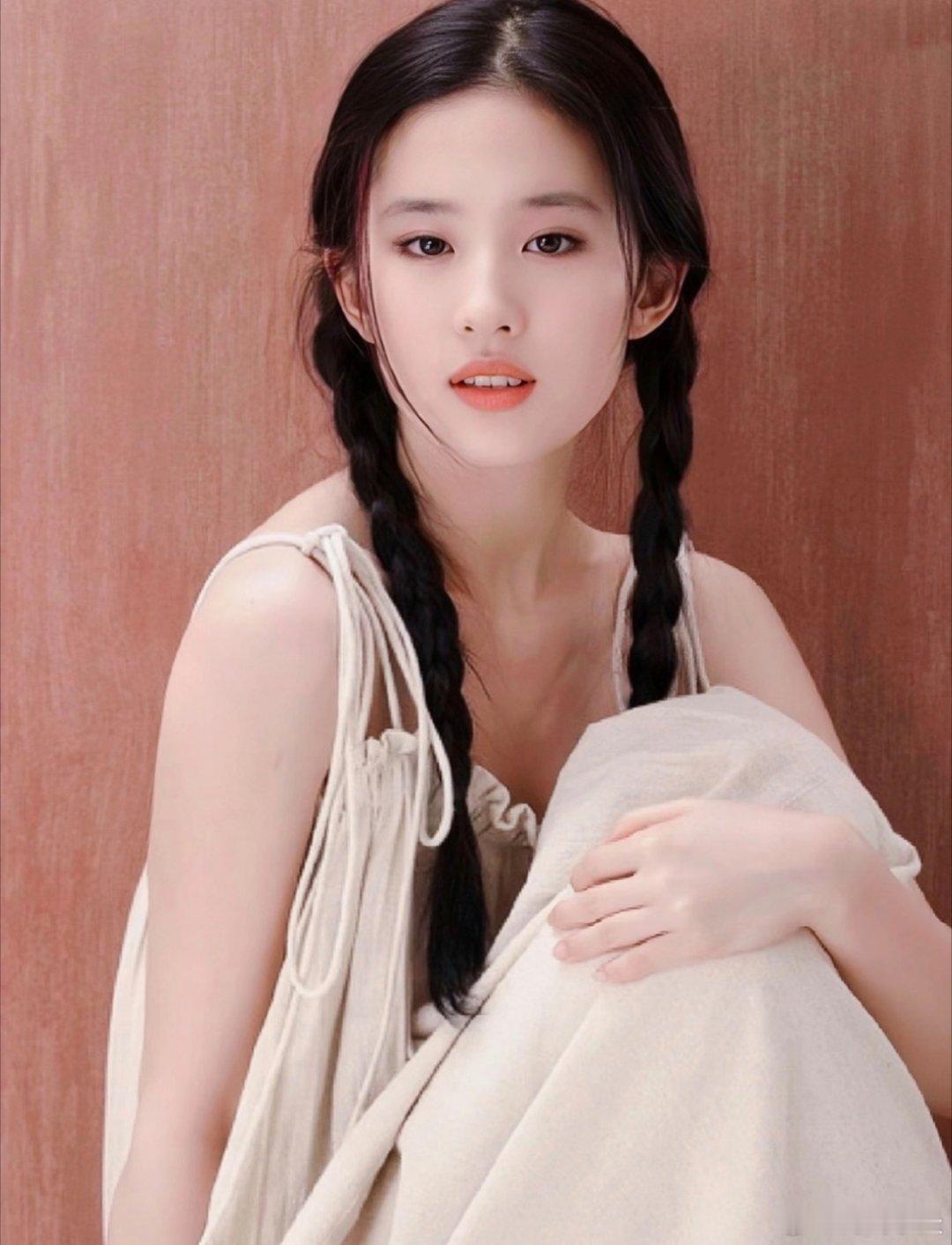 清纯系的天花板没错了刘亦菲 麻花辫 