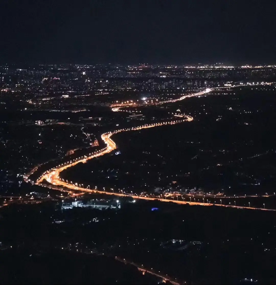 前一秒还在听这首歌，所以“特别的人为什么要先离开”..