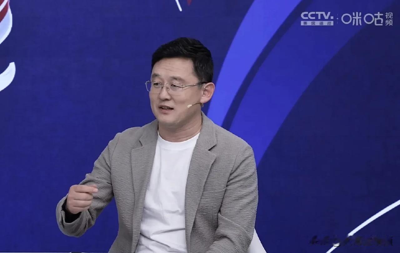 这恐怕就是孙继海解说国足的排面！董路现在恐怕也只有羡慕不已的份儿了[吃瓜群众]
