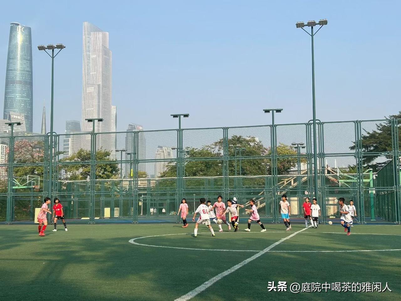 我最近突然醒悟了，儿子大学本科四年就是混一张文凭，而且是混了一张没有含金量的文凭