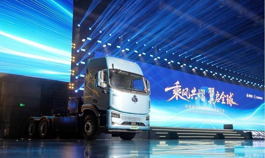 乘龙翼威5纯电动卡车，是东风柳汽首款全新正向开发的新能源重卡平台，搭载了自主研发