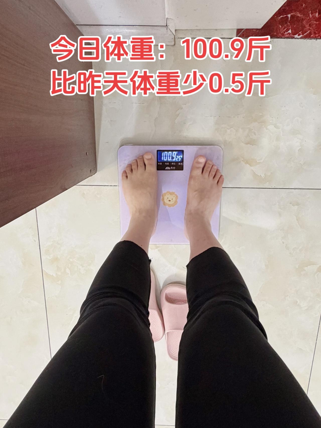 自律减脂健康餐，目标95斤，加油
今日减脂早餐：黑咖啡+贝贝南瓜+鸡蛋+黄瓜
体