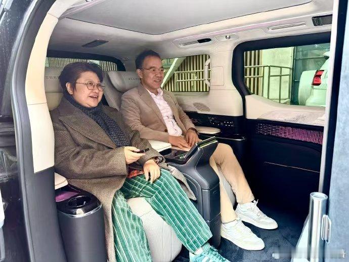 韩红回应下单极氪9X绝非冲动极氪9X预售开启后下定火热韩红作为一个火了这么多年的