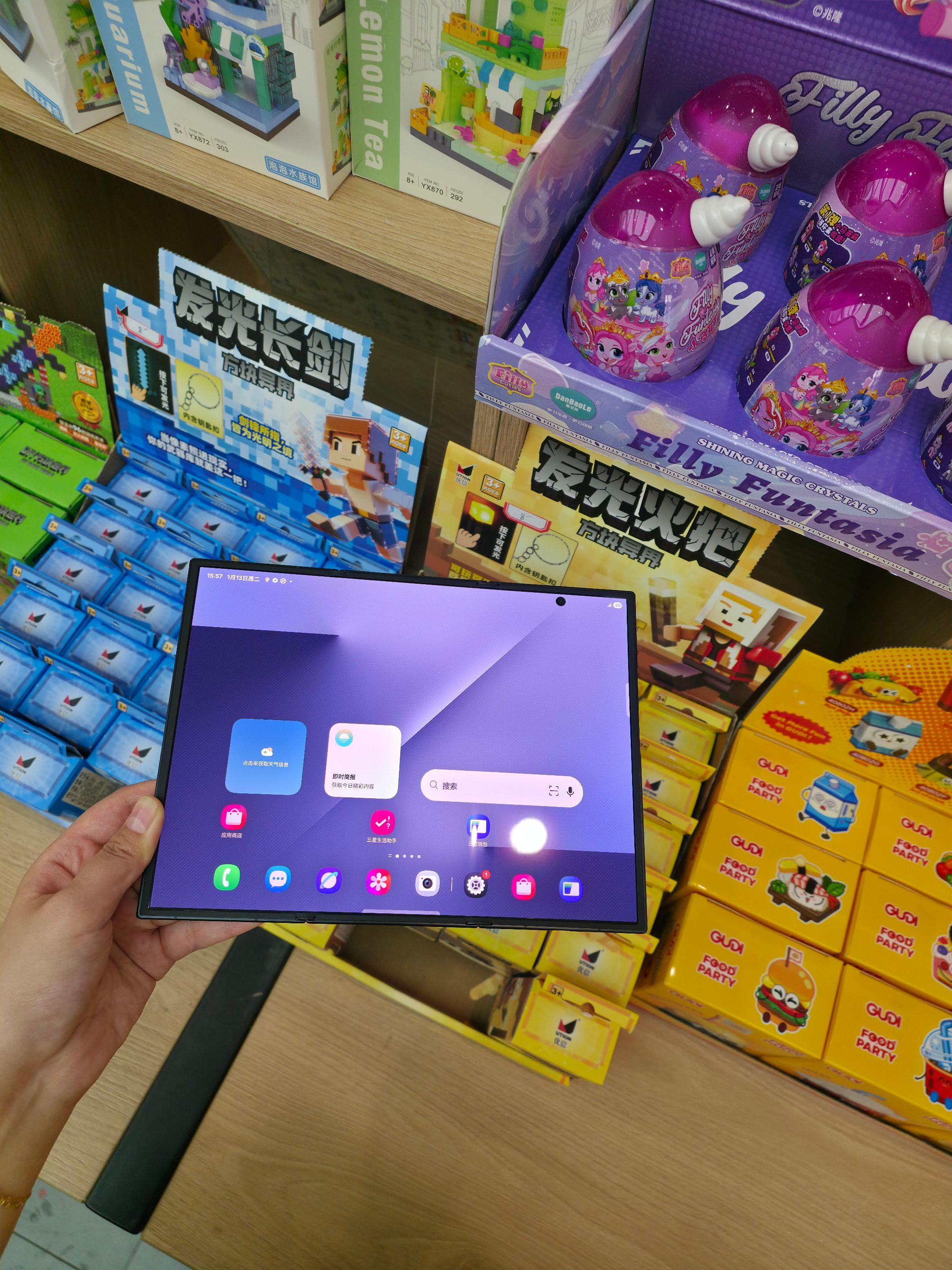 我真的会夸爆三星三折叠！2亿像素太靠谱，啥环境都能稳稳出片，新年拍照再也不用愁啦