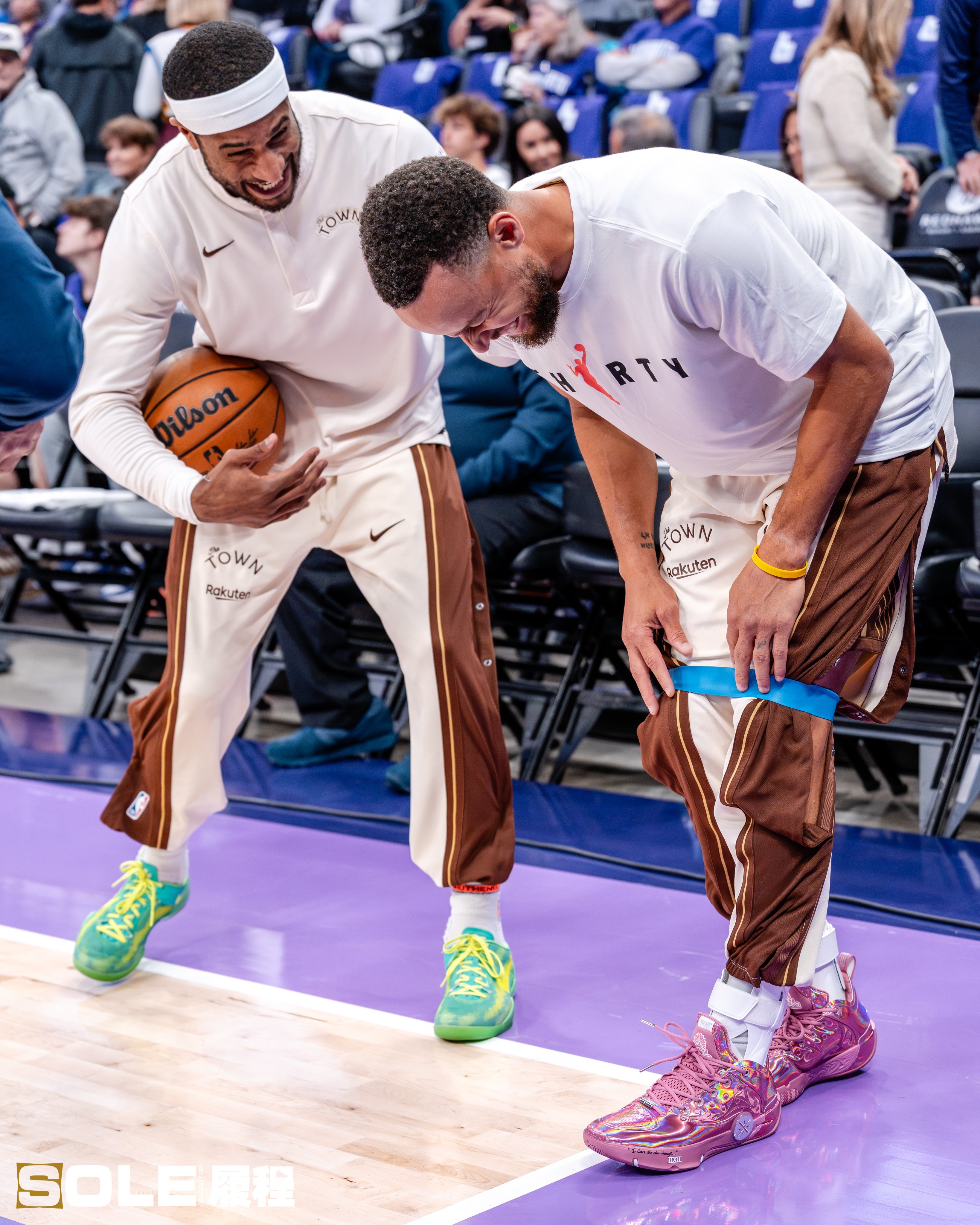 库里似乎很喜欢李宁 韦德之道12喔勇士vs国王库里