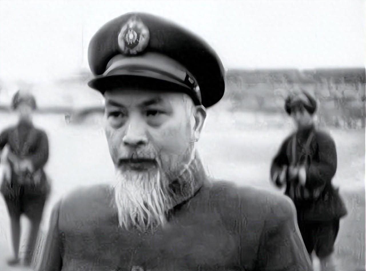 1948年，锦州城一个路口出现四个形迹可疑之人，虽然衣衫褴褛，却要求要吃白面、大