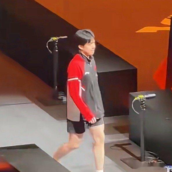 王楚钦犹豫的每一秒都是尊重球台两侧的自己与对手都不辜负