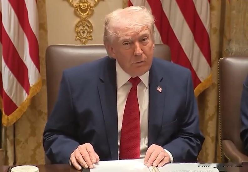 记者:“如果到周三还达不到协议，你会延长停火还是重新发动攻击？”

特朗普:“也