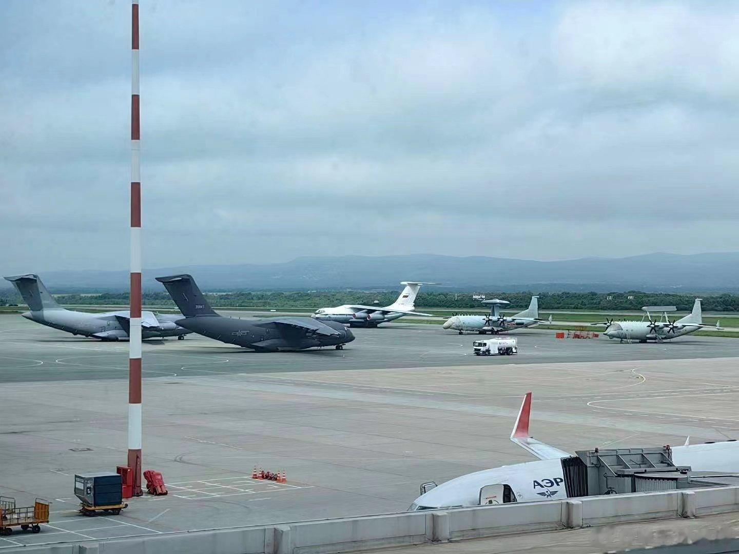 大场面啊，根据外推的消息，目前中国已有2架运油-20A、1架空警-500、1架空