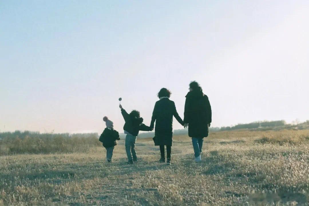 纪事，或一种提喻·默斋主人原创自由诗遗忘皮毛，便是遗忘直立之前的月光。契约刻入骨