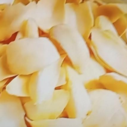 失眠真的太痛苦啦，别再硬扛，试试这几种家常食物，让你沾床就睡超踏实。
牛奶就很不